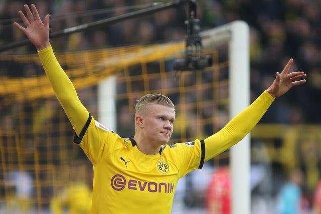  足坛新星闪耀，哈兰德帽子戏法惊艳全场