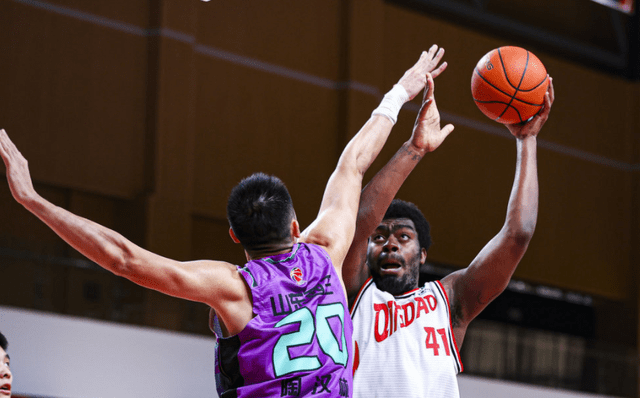  末节三分雨倾盆而下，主队惊险捍卫主场