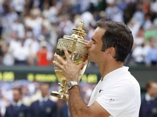  梅总温网决胜盘抢七，惊险捧起冠军奖杯