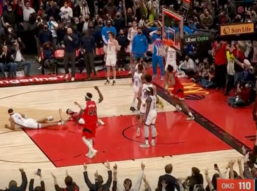  卡利亚里读秒绝杀，主场球迷沸腾庆祝  