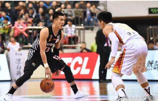  CBA焦点战上演精彩攻防对决