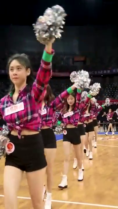  电竞女神飒爽英姿征服赛场内外