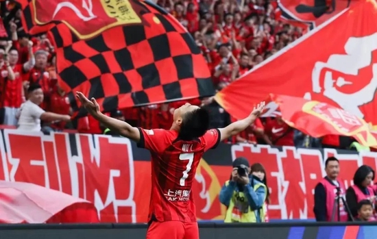  中超收官之战，上海海港逆袭夺冠