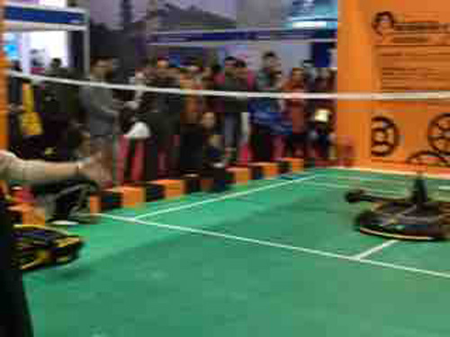  智能发球机器人亮相巡回赛，陪练效率提升三倍